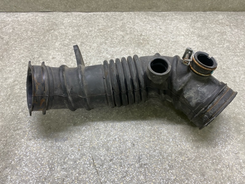 Патрубок воздушного фильтра RAV4 05-12 2006 2.4 2AZFE