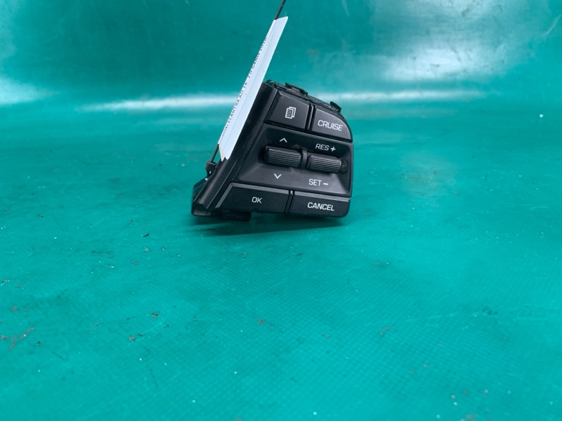 Кнопки на руль правые HYUNDAI ELANTRA AD 16- 2016 2.0 G4NH 96700F2210 Б/У