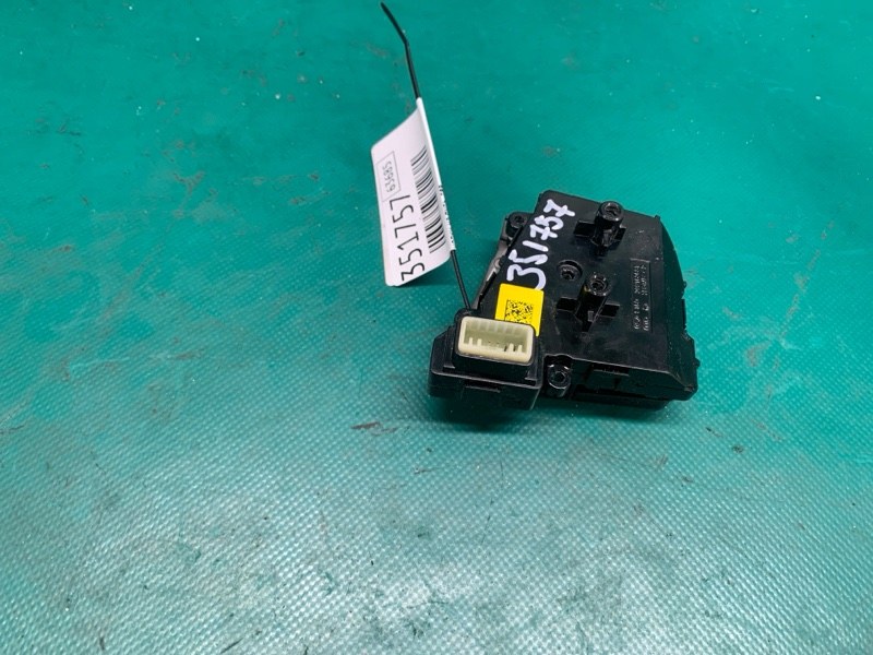 Кнопки на руль левые ELANTRA AD 16- 2016 2.0 G4NH