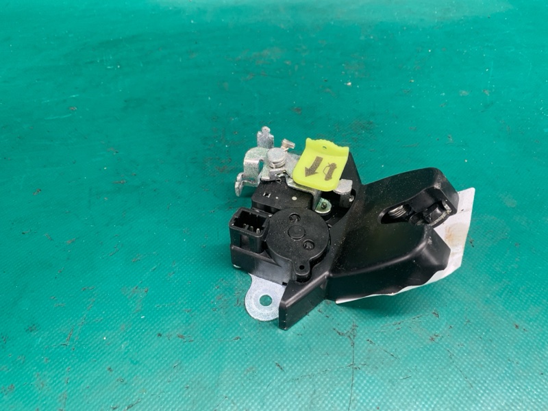 Замок крышки багажника HYUNDAI ELANTRA AD 16- 2016 2.0 G4NH 81230F2010 Б/У