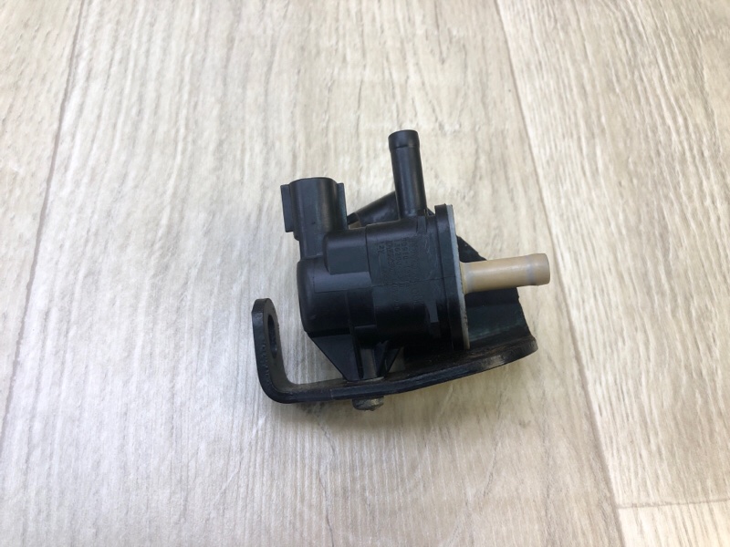 Клапан электромагнитный (вакуумный) TOYOTA SIENNA 11-16 2014 3.5 2GR-FE 25860-31070 Б/У