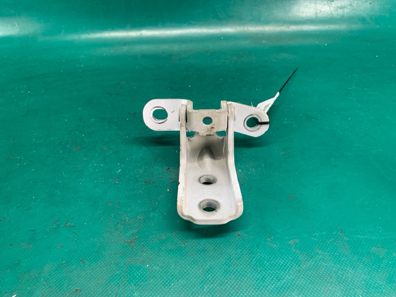 Петля двери верхняя передняя правая HYUNDAI ELANTRA AD 16- 2016 2.0 G4NH 793202V000 Б/У