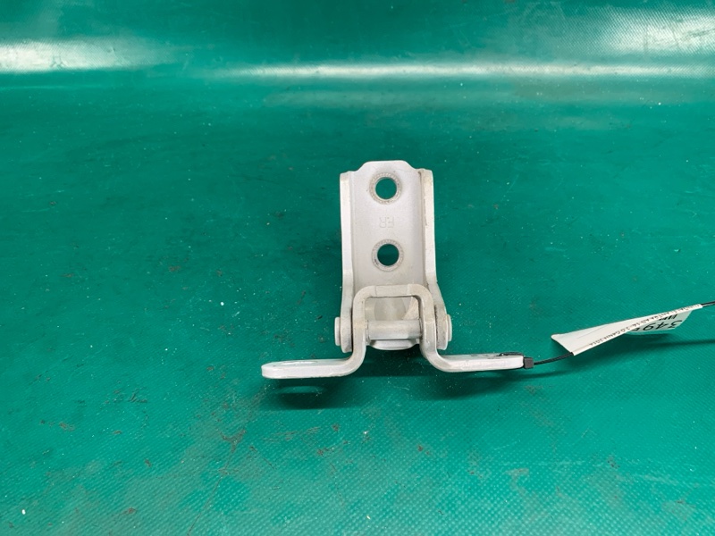 Петля двери нижняя передняя правая ELANTRA AD 16- 2016 2.0 G4NH