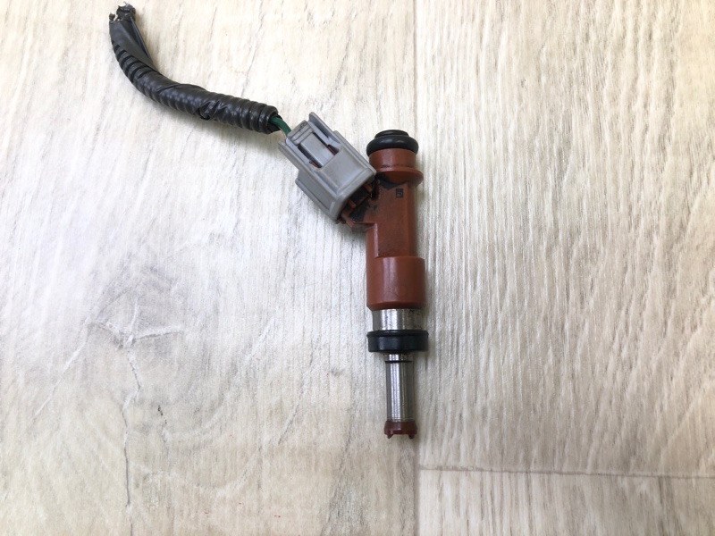 Запчасть форсунка топливная TOYOTA SIENNA 11-16 2014 3.5 2GR-FE 23209-0P010 Б/У Форсунка топливная TOYOTA SIENNA 11-16 2014 3.5 2GR-FE 23209-0P010 Б/У