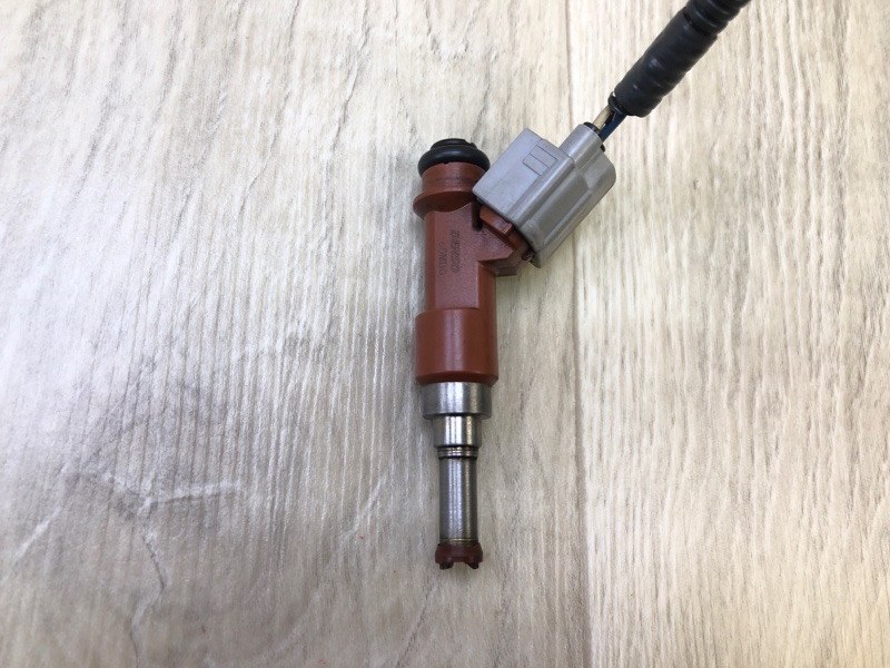 Запчасть форсунка топливная TOYOTA SIENNA 11-16 2014 3.5 2GR-FE 23209-0P010 Б/У Форсунка топливная TOYOTA SIENNA 11-16 2014 3.5 2GR-FE 23209-0P010 Б/У