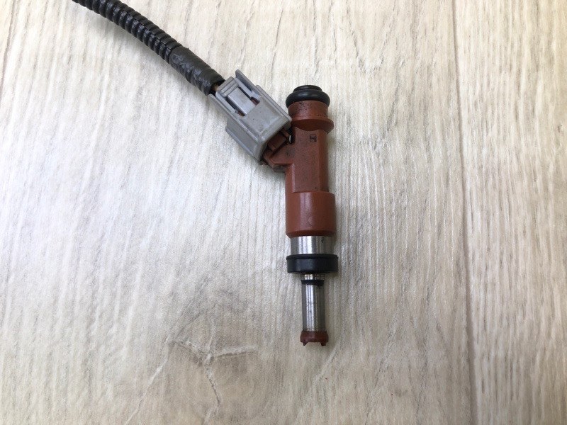 Запчасть форсунка топливная TOYOTA SIENNA 11-16 2014 3.5 2GR-FE 23209-0P010 Б/У Форсунка топливная TOYOTA SIENNA 11-16 2014 3.5 2GR-FE 23209-0P010 Б/У
