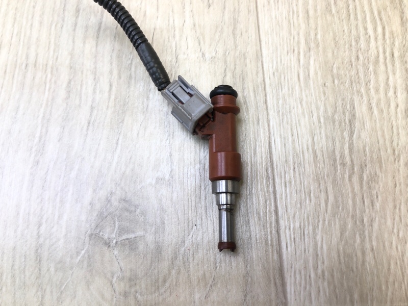Запчасть форсунка топливная TOYOTA SIENNA 11-16 2014 3.5 2GR-FE 23209-0P010 Б/У Форсунка топливная TOYOTA SIENNA 11-16 2014 3.5 2GR-FE 23209-0P010 Б/У