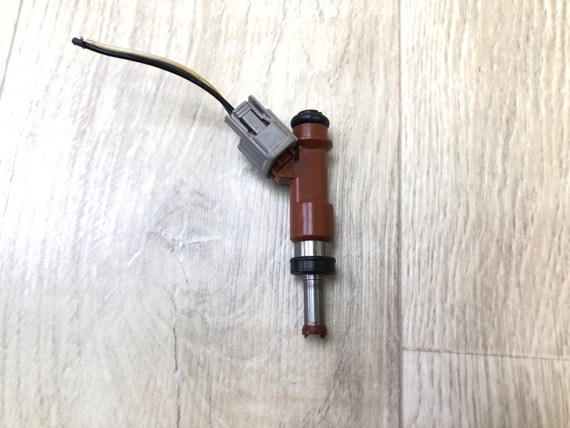 Запчасть форсунка топливная TOYOTA SIENNA 11-16 2014 3.5 2GR-FE 23209-0P010 Б/У Форсунка топливная TOYOTA SIENNA 11-16 2014 3.5 2GR-FE 23209-0P010 Б/У