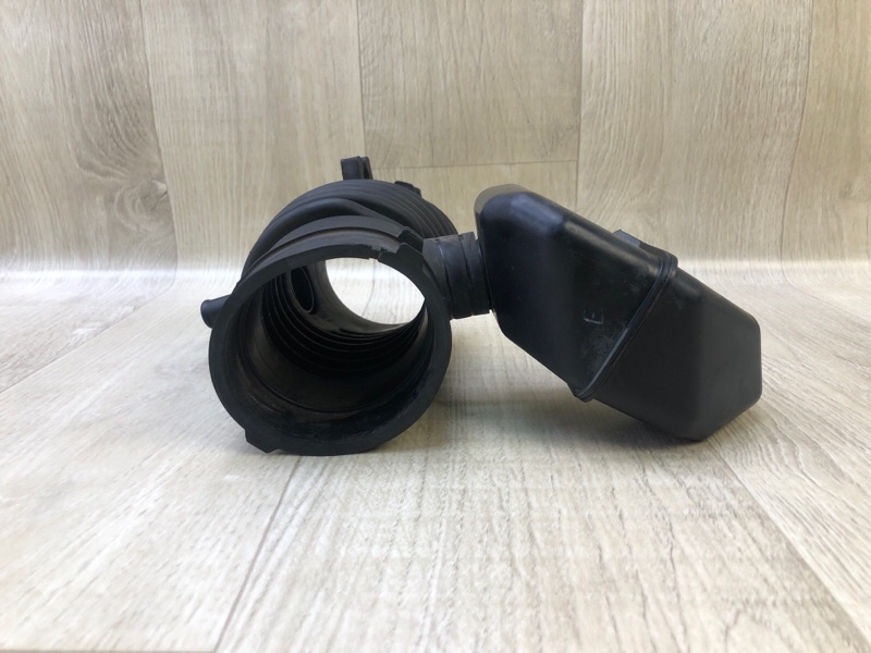 Патрубок воздушного фильтра TOYOTA SIENNA 11-16 3.5 2GR-FE