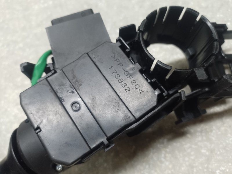 Подрулевой переключатель левый FORESTER 12-19 2013 2.5 FB25B