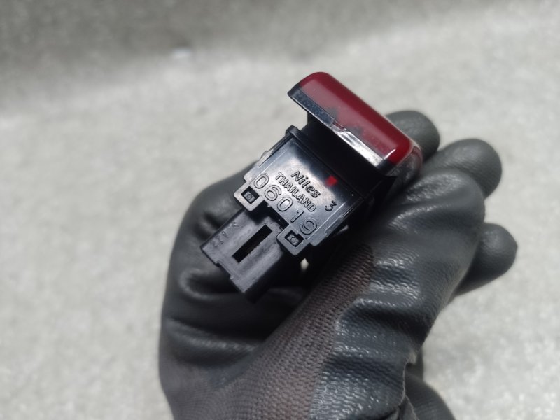 Кнопка аварийной сигнализации FORESTER 12-19 2013 2.5 FB25B