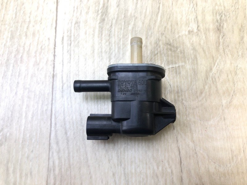 Запчасть клапан электромагнитный (вакуумный) TOYOTA CAMRY 40 06-11 2007 3.5 2GR-FE 25860-31070 Б/У Клапан электромагнитный (вакуумный) TOYOTA CAMRY 40 06-11 2007 3.5 2GR-FE 25860-31070 Б/У