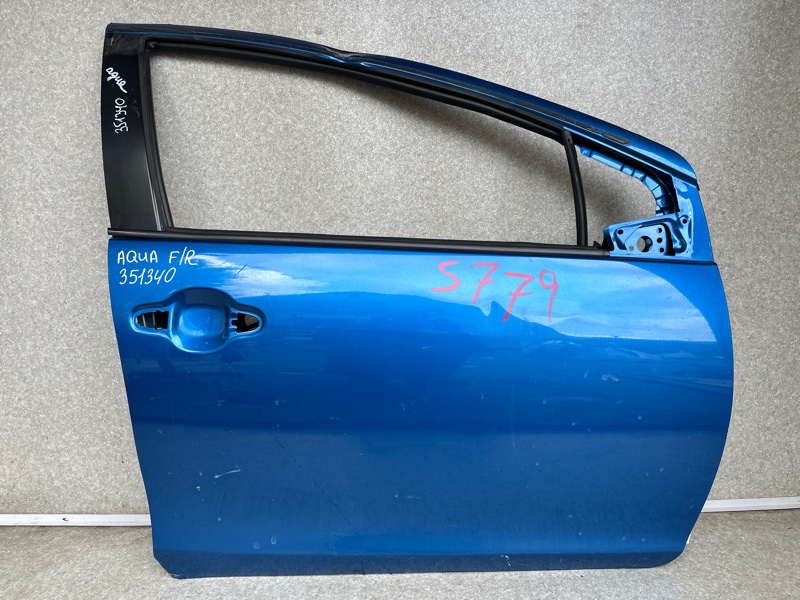 Дверь передняя правая TOYOTA PRIUS C/AQUA 11-14 67001-52590 Б/У