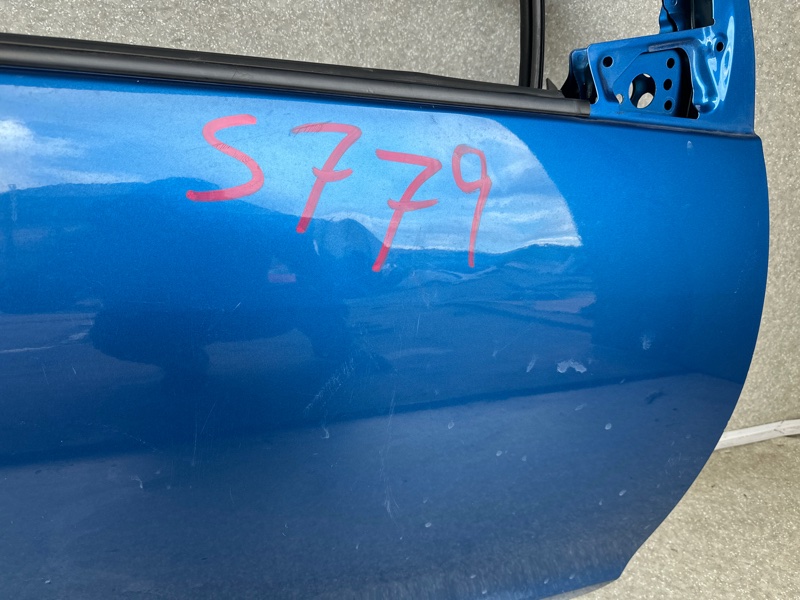 Дверь передняя правая PRIUS C/AQUA 11-14