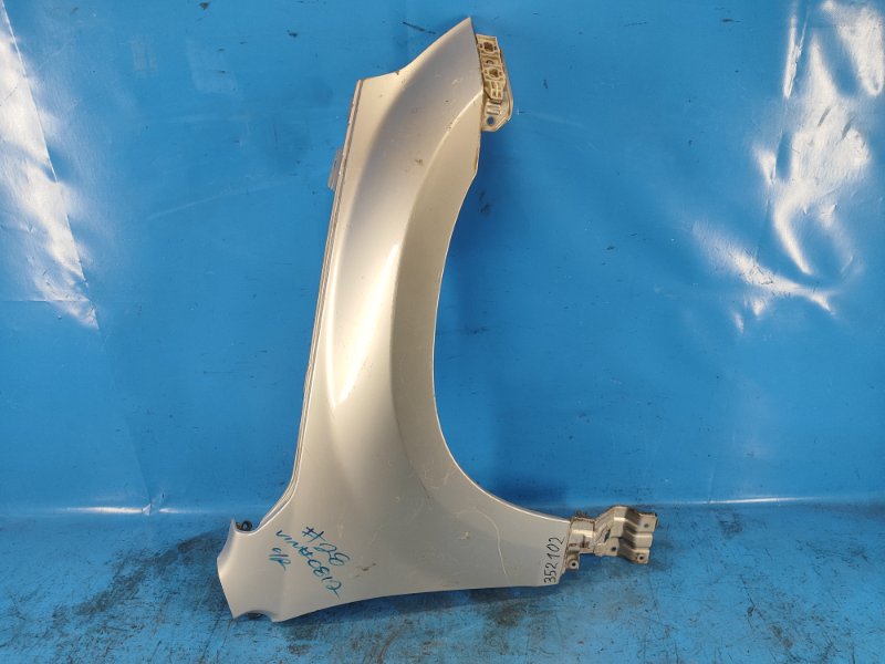 Запчасть крыло переднее правое SUZUKI GRAND VITARA 05-15 57610-65J10 Б/У Крыло переднее правое SUZUKI GRAND VITARA 05-15 57610-65J10 Б/У