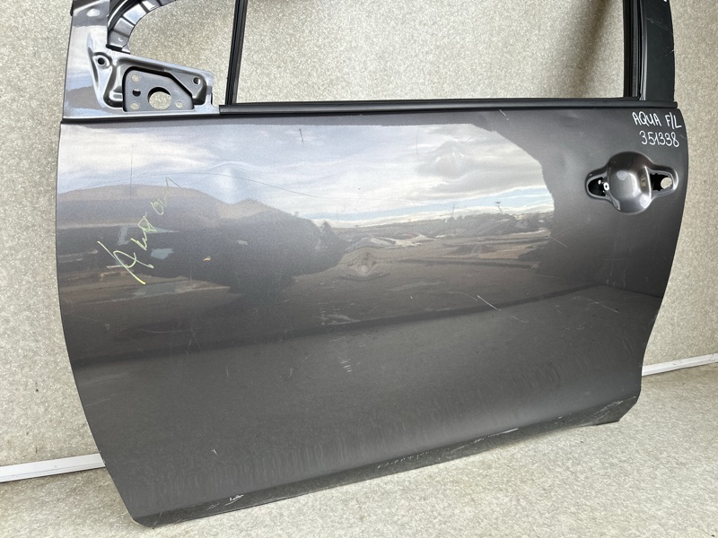 Дверь передняя левая TOYOTA PRIUS C/AQUA 11-14