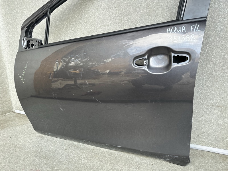 Дверь передняя левая PRIUS C/AQUA 11-14