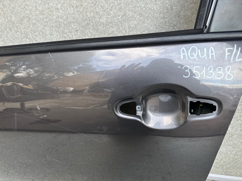 Дверь передняя левая PRIUS C/AQUA 11-14