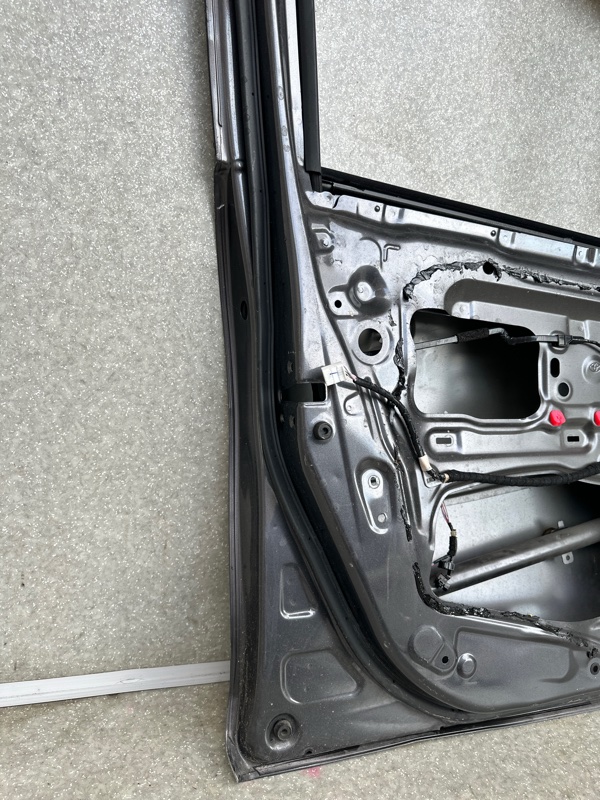 Дверь передняя левая PRIUS C/AQUA 11-14