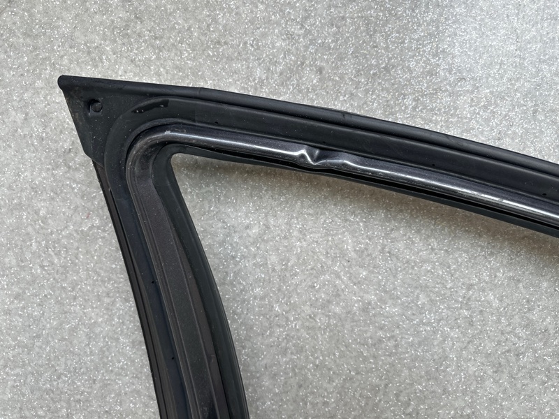 Дверь передняя левая PRIUS C/AQUA 11-14