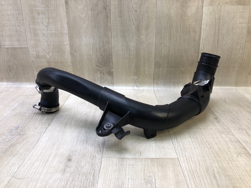 Патрубок интеркулера VOLKSWAGEN TIGUAN 16-23 2018 DGUA 2.0 5Q0 145 840 B Б/У