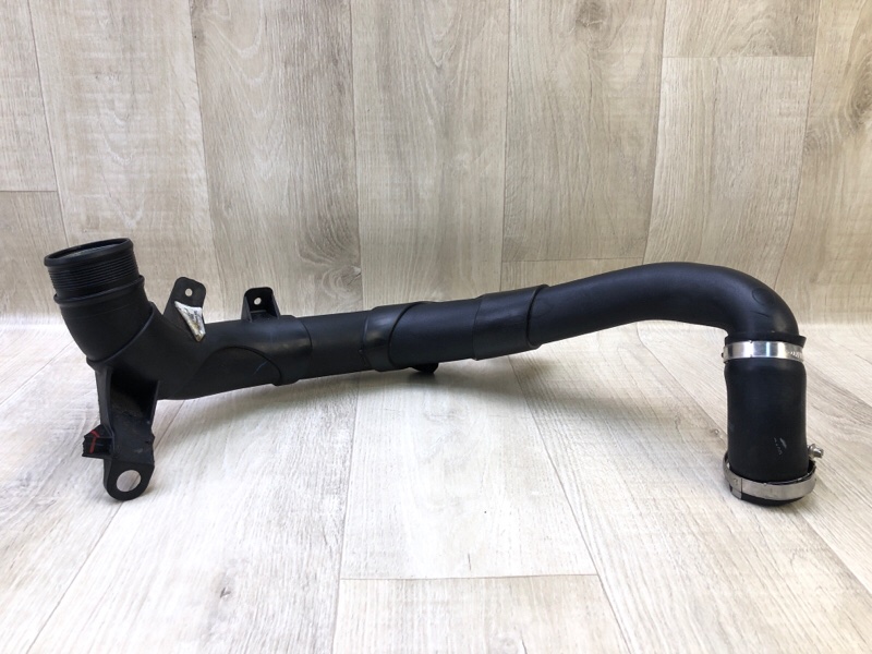 Патрубок интеркулера TIGUAN 16-23 2018 DGUA 2.0