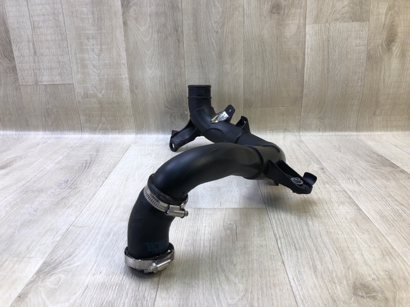 Патрубок интеркулера VOLKSWAGEN TIGUAN 16-23 DGUA 2.0