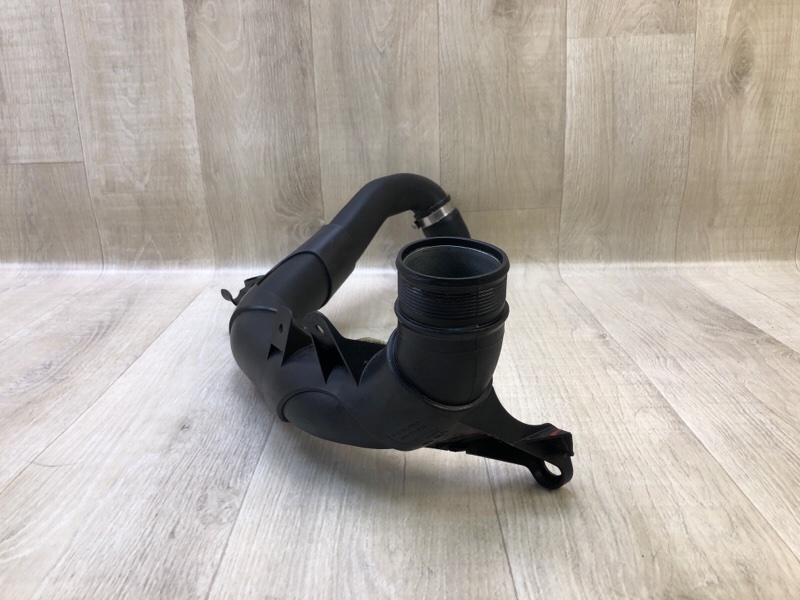 Патрубок интеркулера TIGUAN 16-23 2018 DGUA 2.0