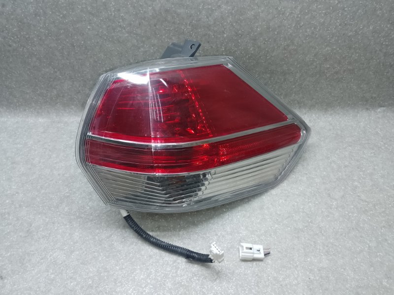 Фонарь наружный правый NISSAN X-TRAIL/ROGUE T32 13-20 2016 2.5 QR25DE 26550-4BA0A Б/У
