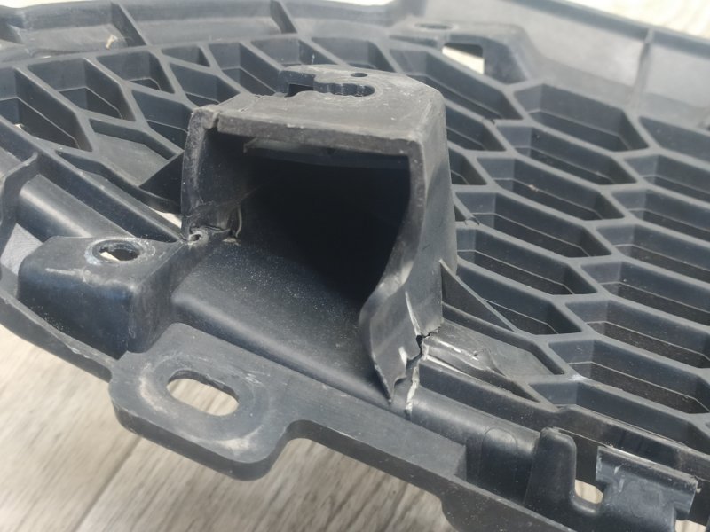 Решетка радиатора MITSUBISHI OUTLANDER XL 05-13 3.0 6B31