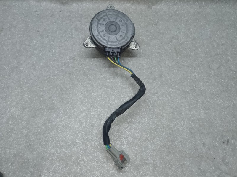 Мотор вентилятора охлаждения X-TRAIL/ROGUE T32 13-20 2016 2.5 QR25DE