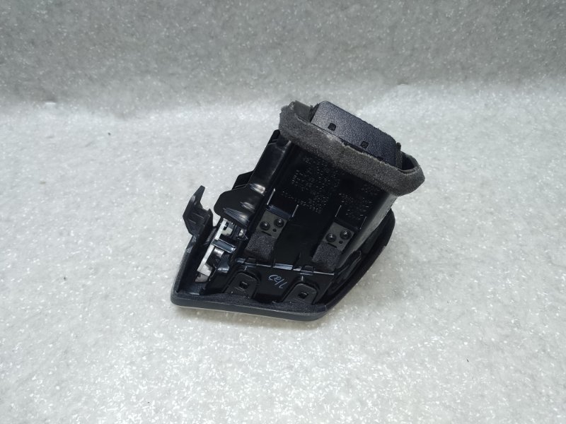 Дефлектор воздушный передний правый X-TRAIL/ROGUE T32 13-20 2016 2.5 QR25DE