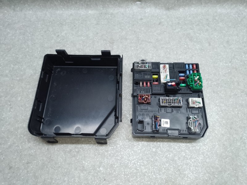 Блок предохранителей моторный отсек NISSAN X-TRAIL/ROGUE T32 13-20 2016 2.5 QR25DE 284B7-4BA0A Б/У