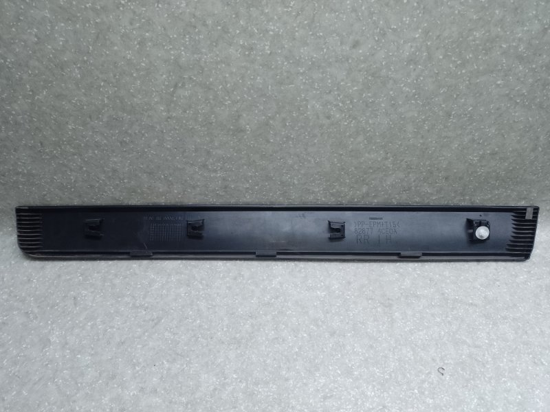 Накладка двери задняя левая X-TRAIL/ROGUE T32 13-20 2016 2.5 QR25DE