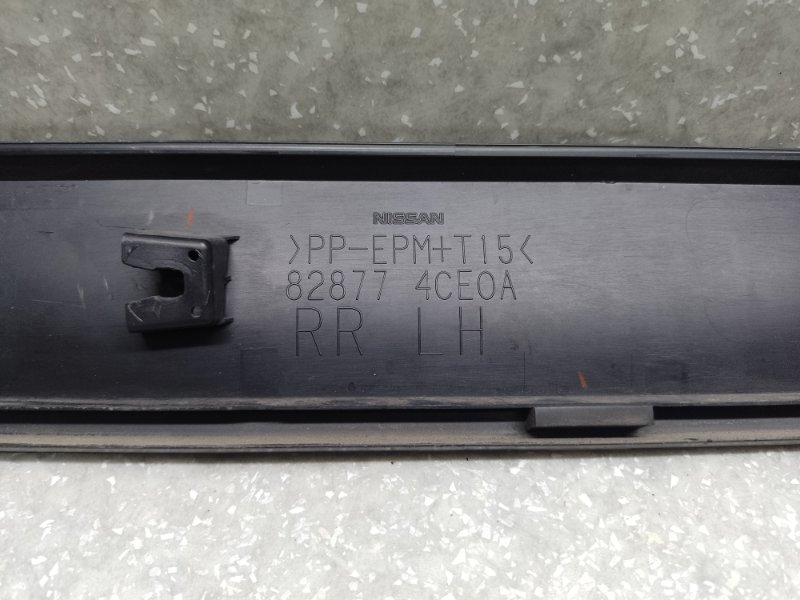 Накладка двери задняя левая NISSAN X-TRAIL/ROGUE T32 13-20 2.5 QR25DE