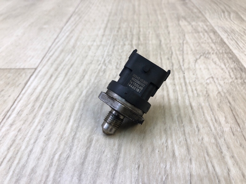 Запчасть датчик давления топлива HYUNDAI ACCENT RB 10- 2011 ХЭТЧБЭК 1.6 G4FD 35342-2B100 Б/У Датчик давления топлива HYUNDAI ACCENT RB 10- 2011 ХЭТЧБЭК 1.6 G4FD 35342-2B100 Б/У