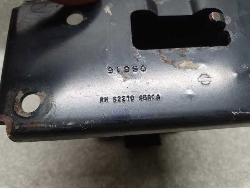 Кронштейн усилителя переднего бампера правый X-TRAIL/ROGUE T32 13-20 2016 2.5 QR25DE