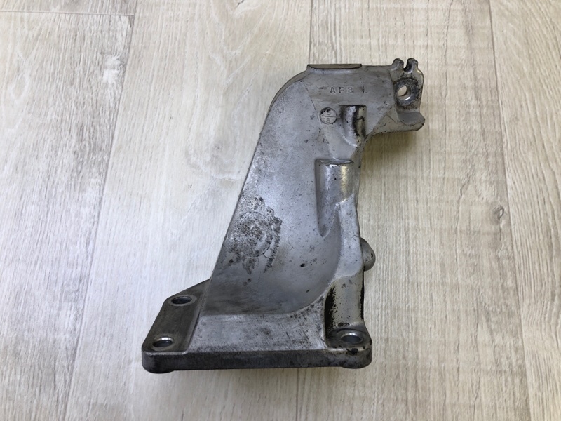 Кронштейн опоры двигателя левый FX S50 03-08 2005 3.5 VQ35DE