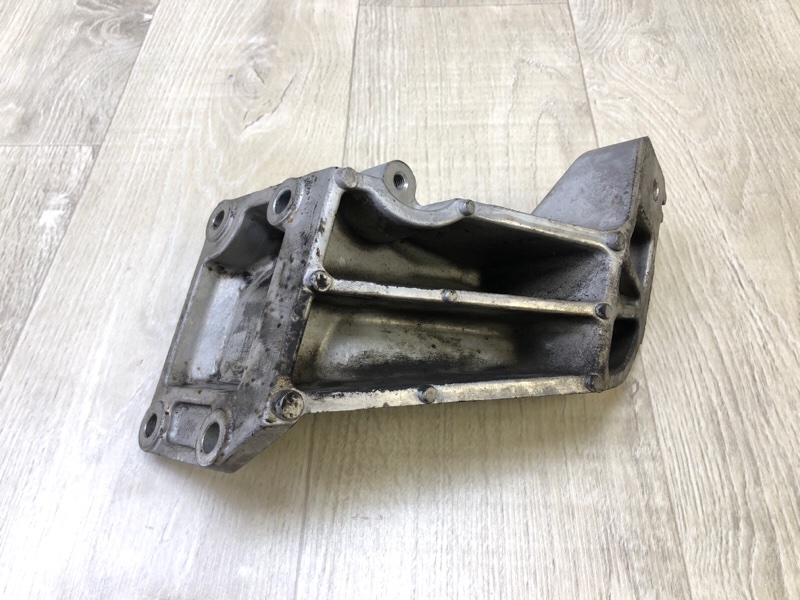 Кронштейн опоры двигателя левый FX S50 03-08 2005 3.5 VQ35DE