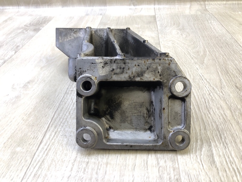 Кронштейн опоры двигателя левый FX S50 03-08 2005 3.5 VQ35DE