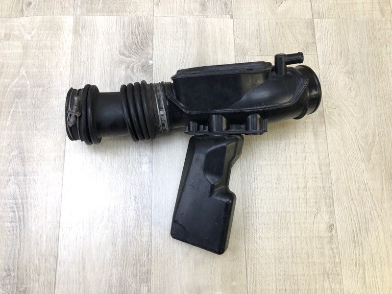 Патрубок воздушного фильтра FX S50 03-08 2005 3.5 VQ35DE Патрубок воздушного фильтра FX S50 03-08 2005 3.5 VQ35DE