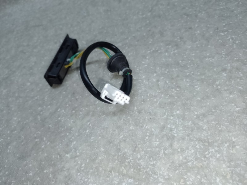 Кнопка открывания багажника наружная X-TRAIL/ROGUE T32 13-20 Кнопка открывания багажника наружная X-TRAIL/ROGUE T32 13-20