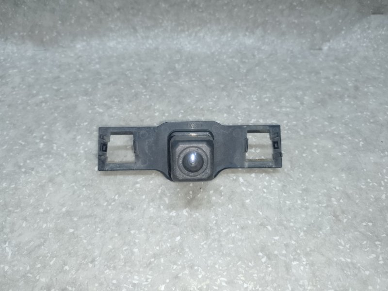 Запчасть камера заднего вида TOYOTA CAMRY 55 14-17 2014 2.5 2ARFE 86790-06040 Б/У Камера заднего вида TOYOTA CAMRY 55 14-17 2014 2.5 2ARFE 86790-06040 Б/У