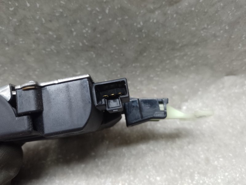 Замок крышки багажника TOYOTA CAMRY 55 14-17 2.5 2ARFE