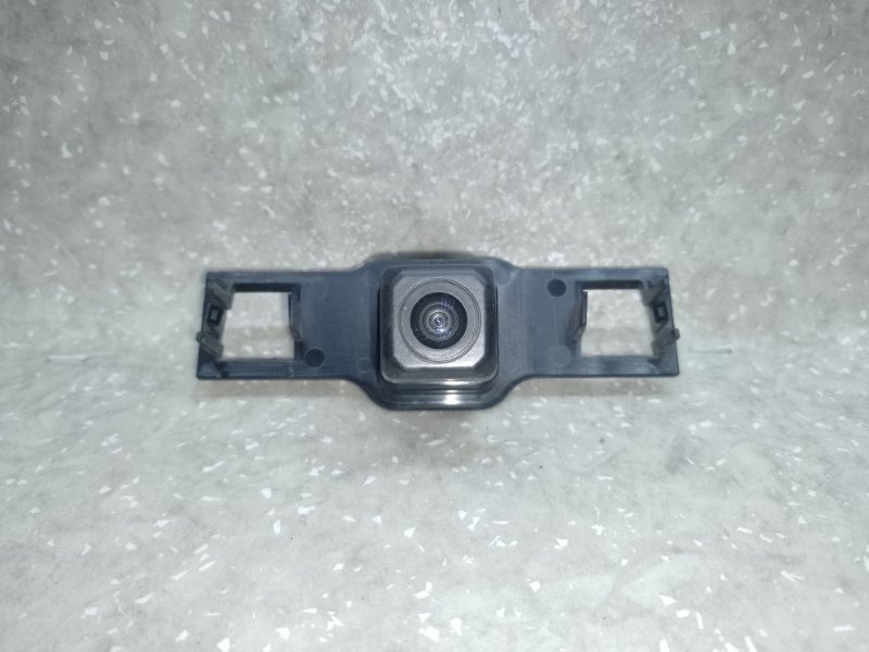 Запчасть камера заднего вида TOYOTA CAMRY 55 14-17 86790-33140 Б/У Камера заднего вида TOYOTA CAMRY 55 14-17 86790-33140 Б/У