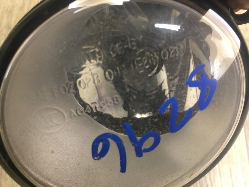 Противотуманная фара левая VENZA 09-16 2013 3.5 2GR-FE