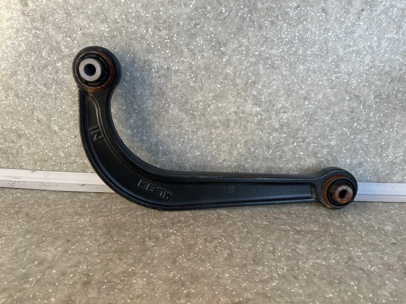 Рычаг задней подвески поперечный верхний левый CX-5 (KF) 16-21