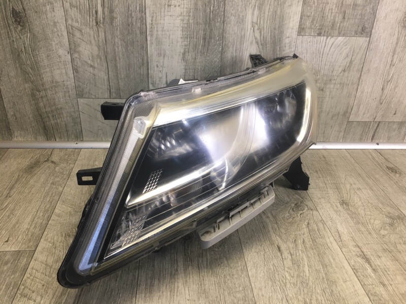 Фара левая PATHFINDER R52 12-21 2013 3.5 VQ35DE