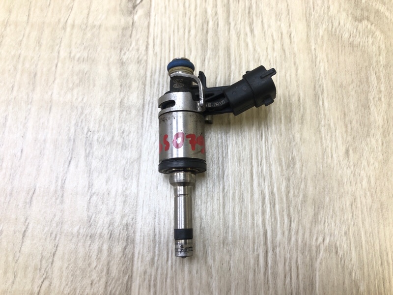 Запчасть форсунка топливная HYUNDAI VELOSTER 11-18 2013 1.6 G4FD 35310-2B130 Б/У Форсунка топливная HYUNDAI VELOSTER 11-18 2013 1.6 G4FD 35310-2B130 Б/У