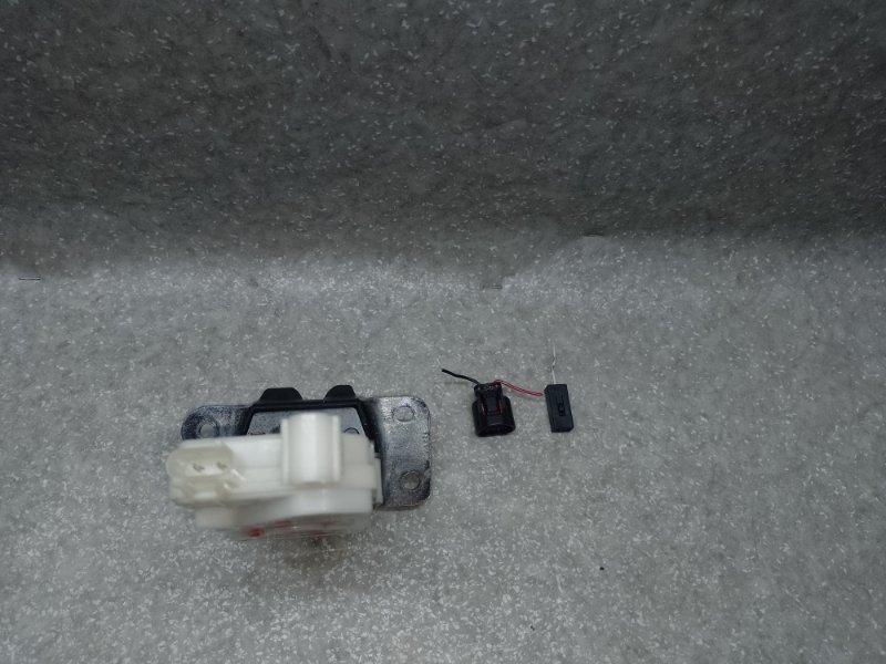 Замок крышки багажника OUTLANDER XL 05-13 2007 3.0 6B31